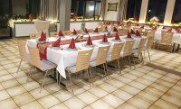 Vorschau: Konferenzstuhl Eruno-612 mit Sitzpolster, verchromtem Metallgestell, stapelbar an Bankett-Tafel Vorschau: Konferenzstuhl Eruno-612 mit Sitzpolster, verchromtem Metallgestell, stapelbar an Bankett-Tafel