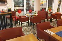 Vorschau: Beizton: Wenge/Bezug: Echtleder Cherry/Foto: Grill-Restaurant Bar 1 Vorschau: Beizton: Wenge/Bezug: Echtleder Cherry/Foto: Grill-Restaurant Bar 1