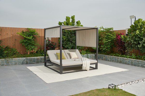Luxuriosa Outdoor Daybed