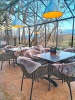 Vorschau: Gastronomie Terrassenstuhl Ramila-48 Taupe als moderner, wetterfester Outdoorstuhl mit Geflecht und Kissen auf Metallgestell im Gasthof zum Anker | Bad... Vorschau: Gastronomie Terrassenstuhl Ramila-48 Taupe als moderner, wetterfester Outdoorstuhl mit Geflecht und Kissen auf Metallgestell im Gasthof zum Anker | Bad Staffelstein