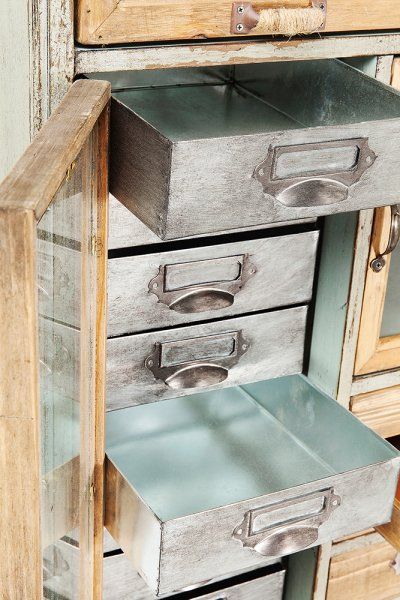 Schrank Barber Shop