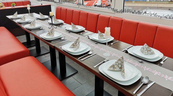 Tischgestell für die Gastronomie Marino-TGF-404 aus Stahl für den Innenbereich im Restaurant als gedeckte Tische